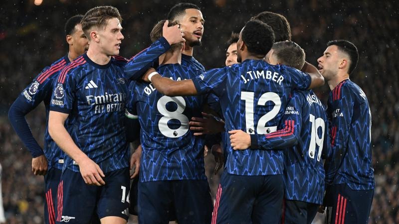 杜兰特三节28+8刷爆纪录：里程碑之夜击溃太阳 激情握拳怒吼庆祝